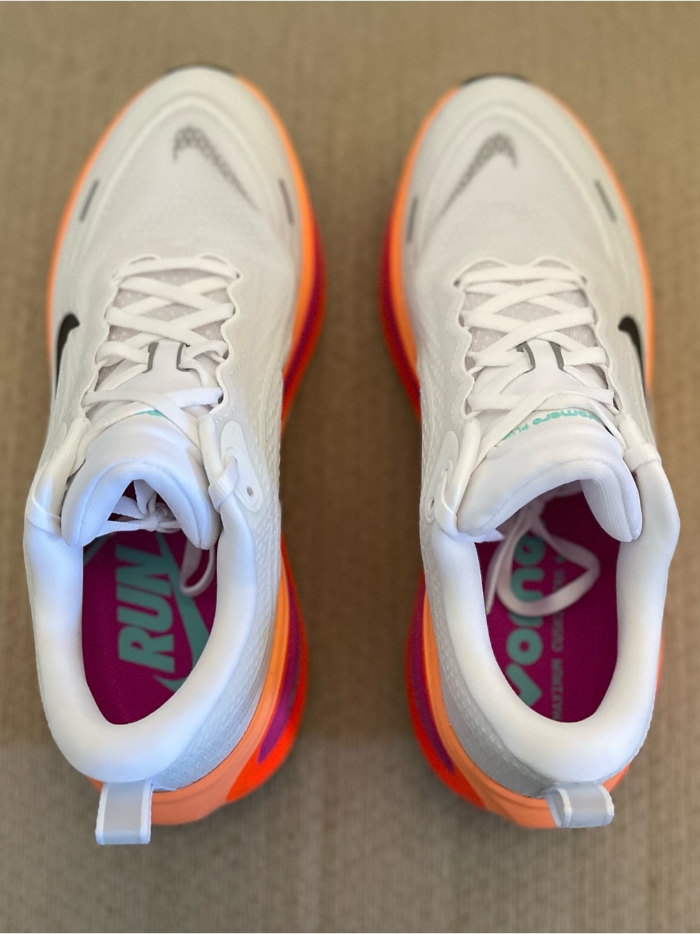 Size 10.5w / 9m - Nike Vomero Plus White Fire Pink HV8154-104 Unisex BRAND NEW - Picture 3 of 11
